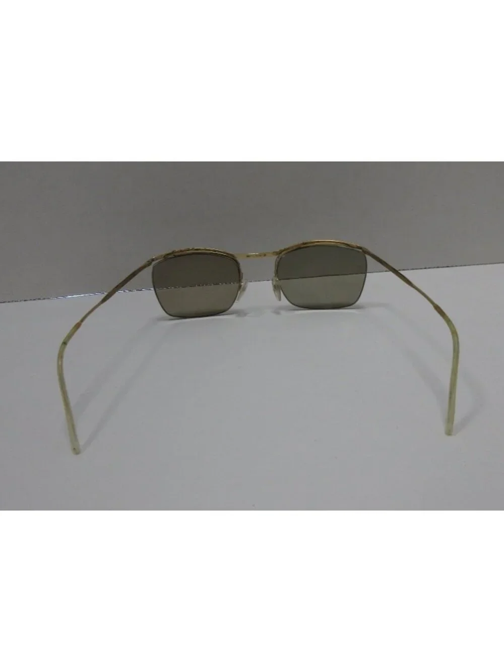 VINTAGE Sunglasses Men Rectangular Aviator Pilot Wire Frame w/ Case